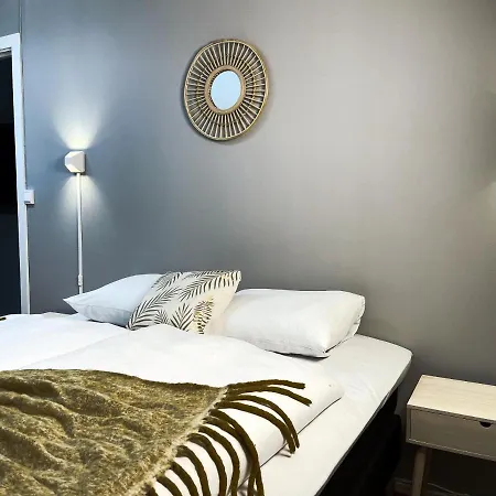 Middle Of The Town -billiard And Sauna At Bertis 15 דירה *